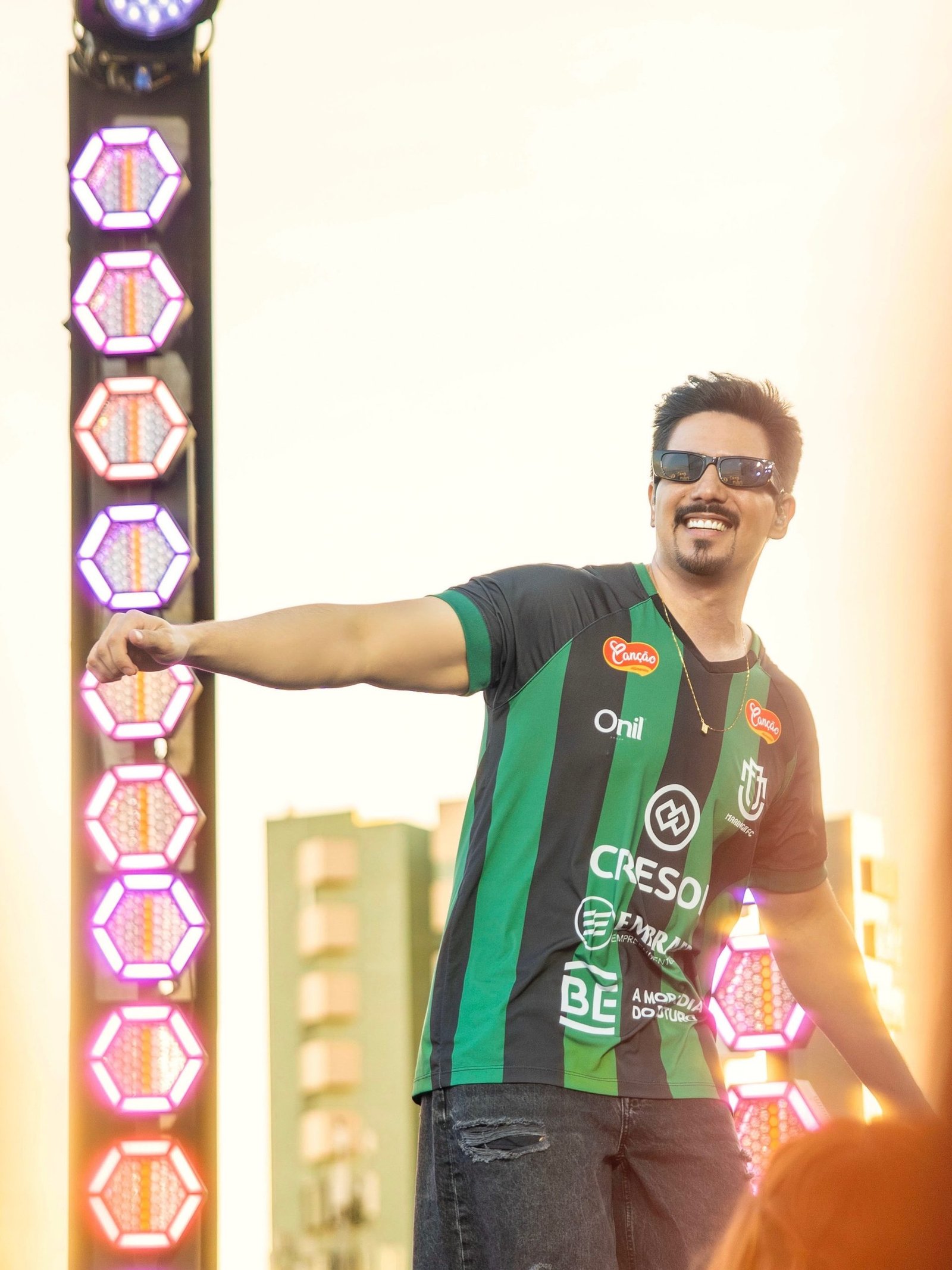 Vitor Maia quer transformar viral em carreira musical
